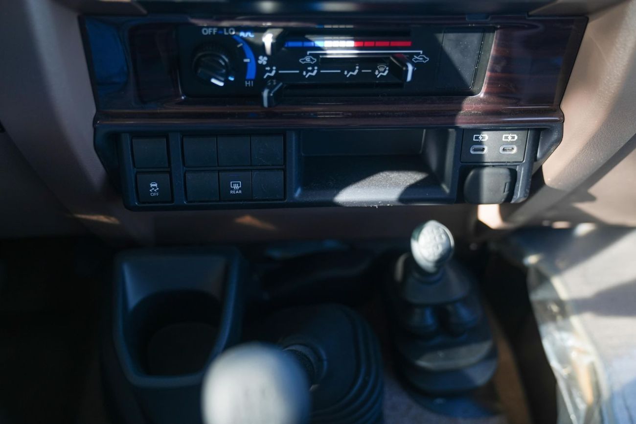 Toyota Land Cruiser 70 DX 2.8L TOYOTA LC76 2.8L T/DSL-E M/T