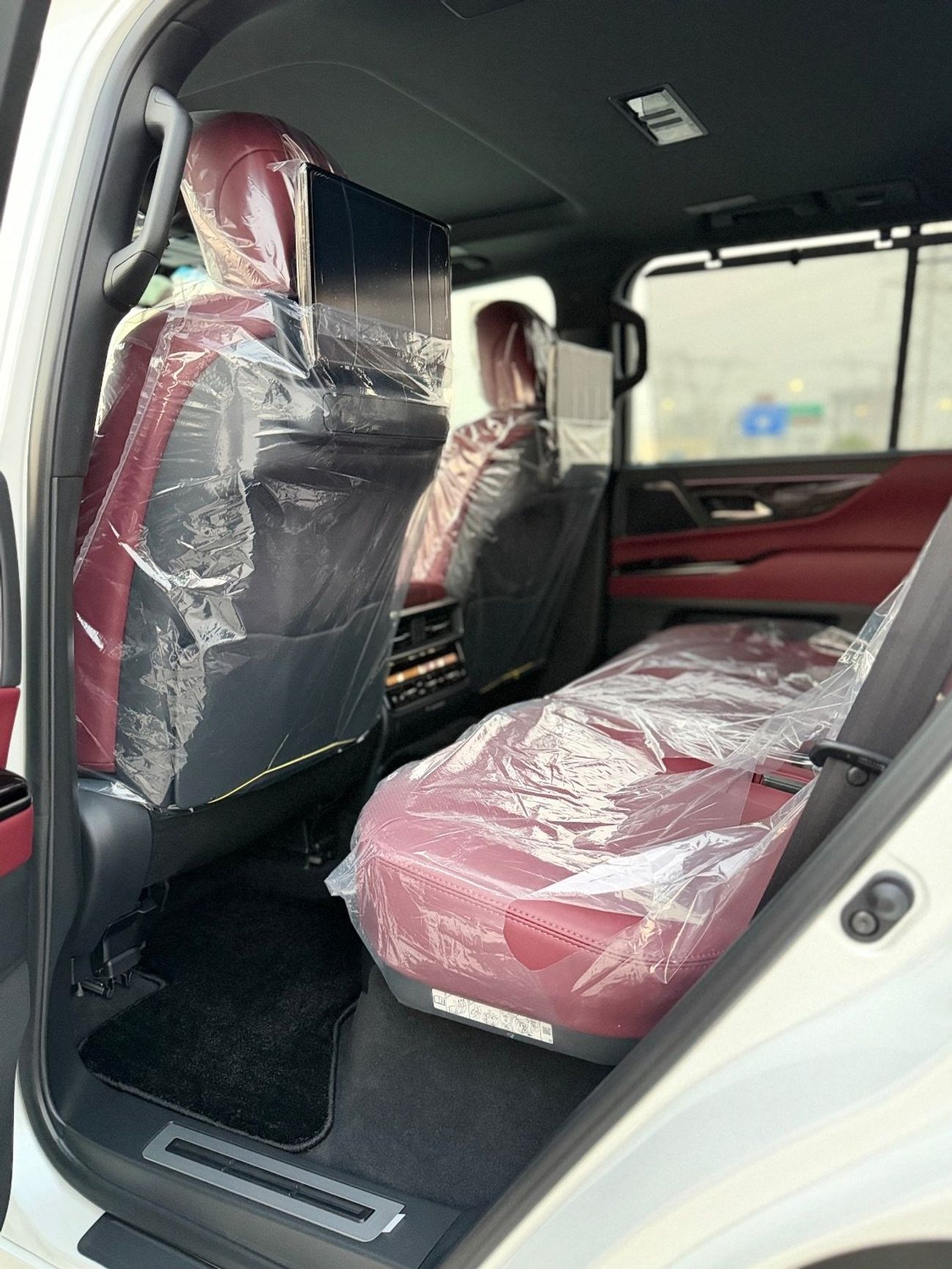 Lexus LX700h SIGNATURE WHITE/RED 2026