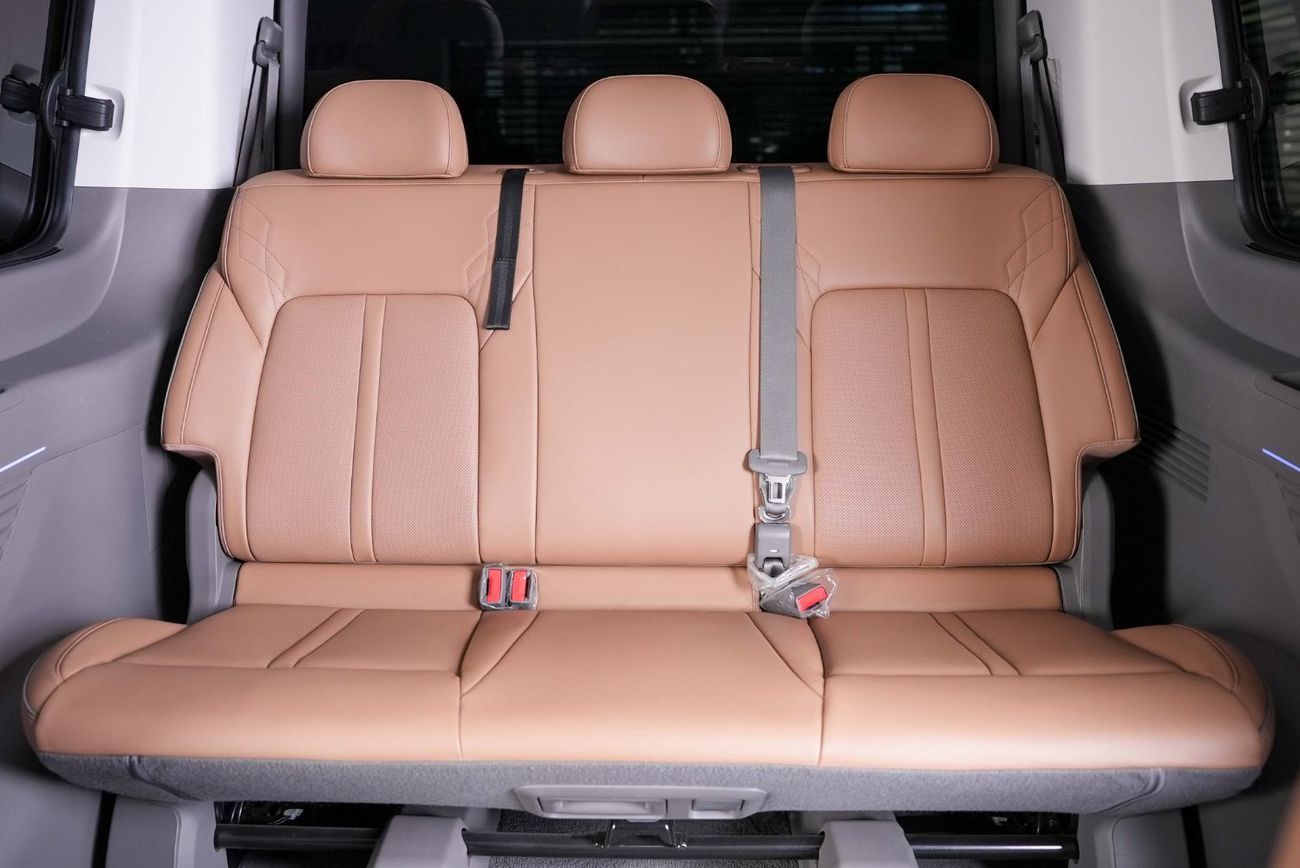 Hyundai Staria Van 3.5L (6 Seater) GCC - Full Service History- 7 Seater VIP Leather Seats- Mint Condition