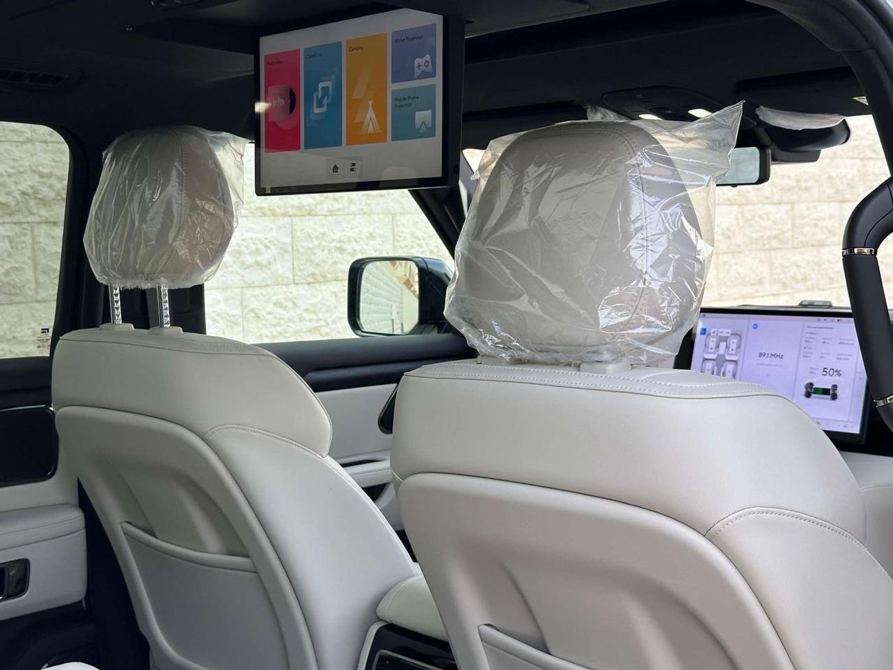 روكس 01 روكس 01 اسود من الخارج ابيض من الداخل ضمان evs