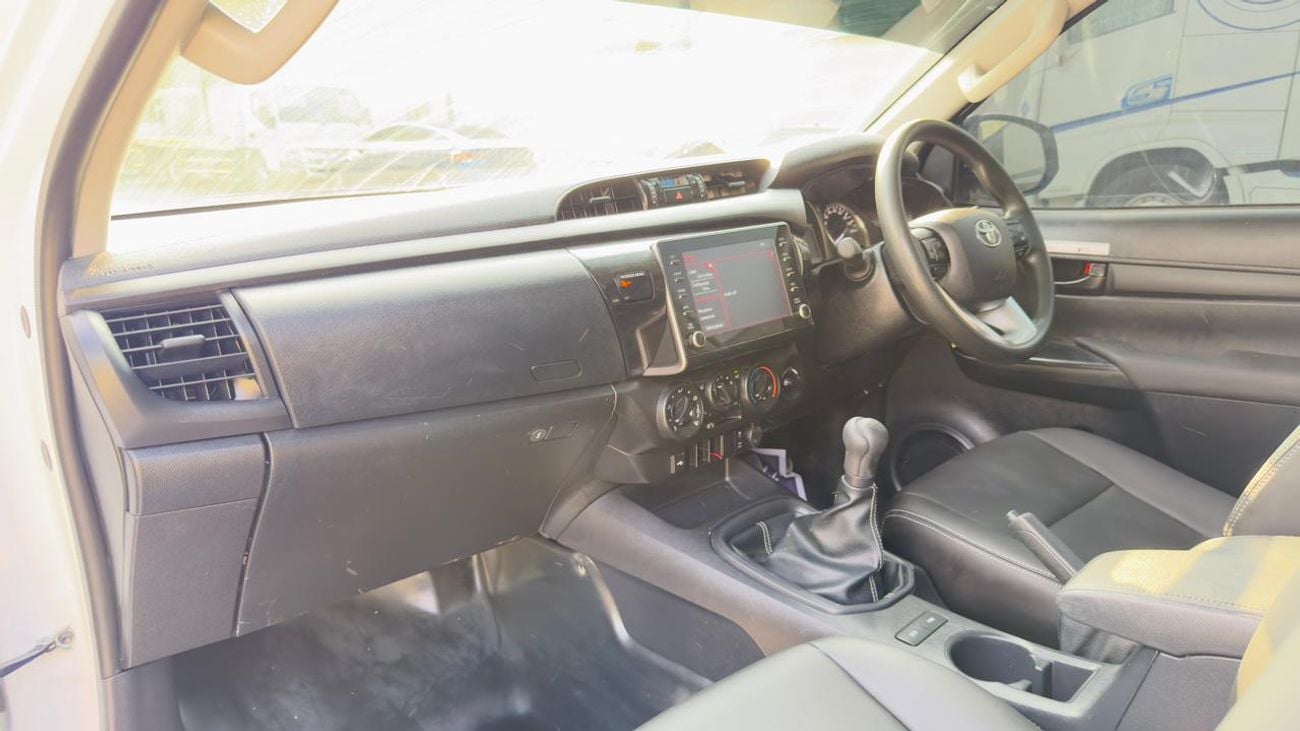 Toyota Hilux SINGLE CABIN | MANUAL TRANSMISSION | LEATHER SEATS | 4WD | 2023