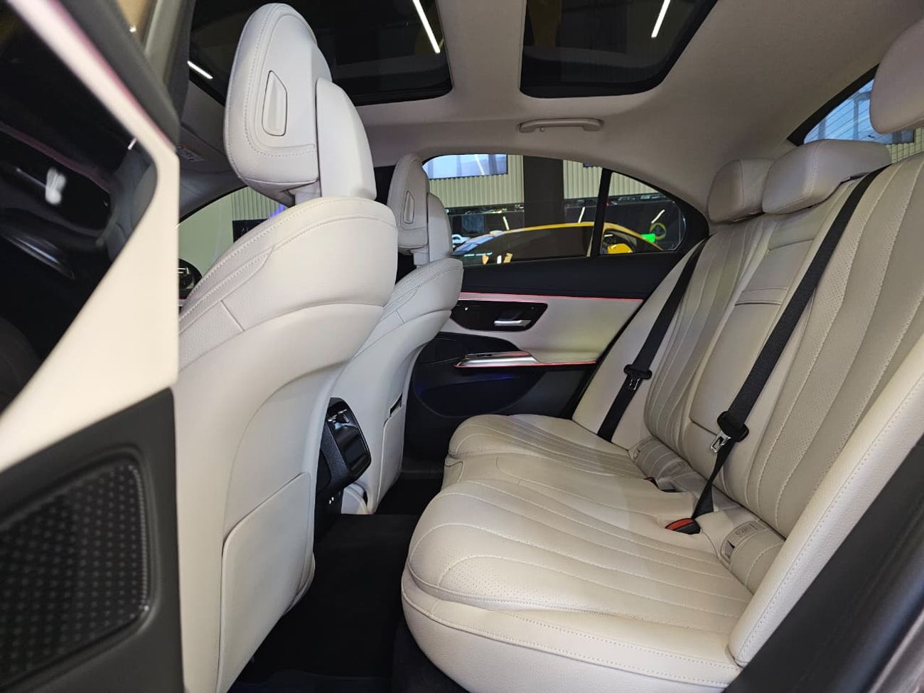 مرسيدس بنز E200 2.0L