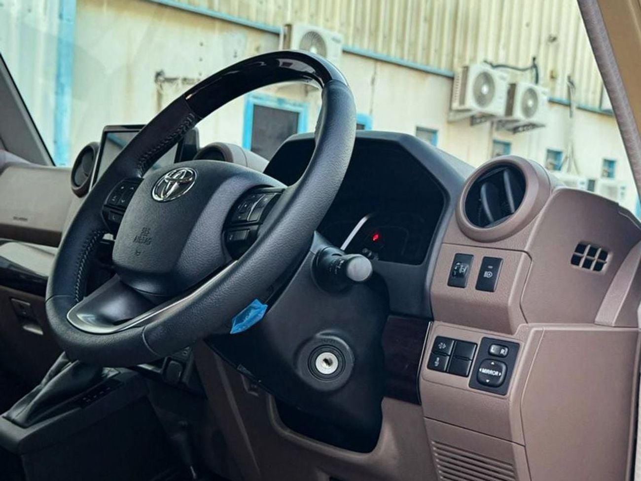 Toyota Land Cruiser S- DLX 71 LX 2.8 AUTO 4.0 AUTO (EXPORT ONLY) (RIGHT HAND DRIVE)