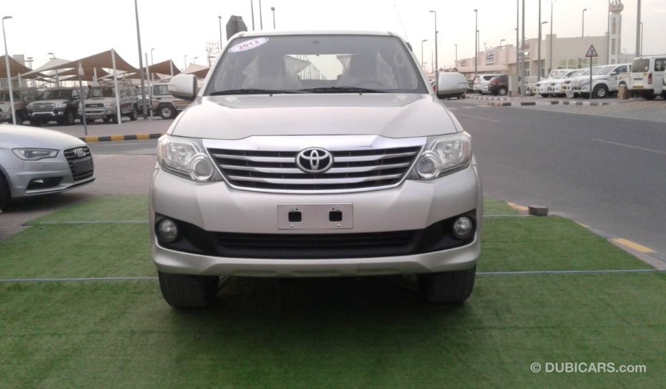 Toyota Fortuner TOYOTA fortuner 2013 goldno paint no accident full option