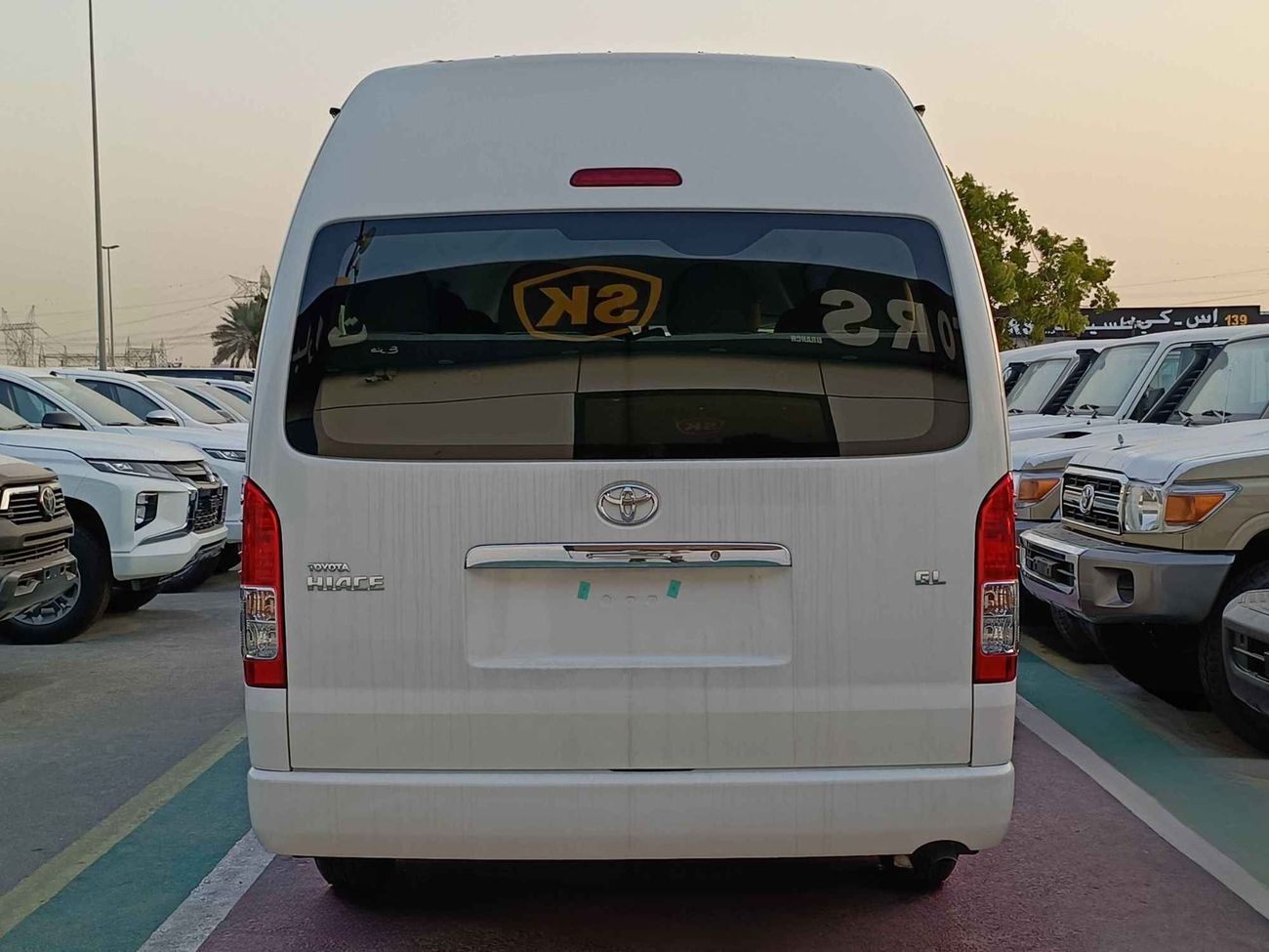 Toyota Hiace GL DIESEL / M/T / 15 STR /  ALLOY WHEEL (CODE # 67899)