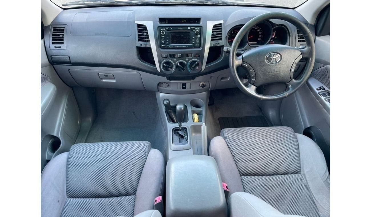 تويوتا هيلوكس diesel 3.0 liter automatic right hand drive