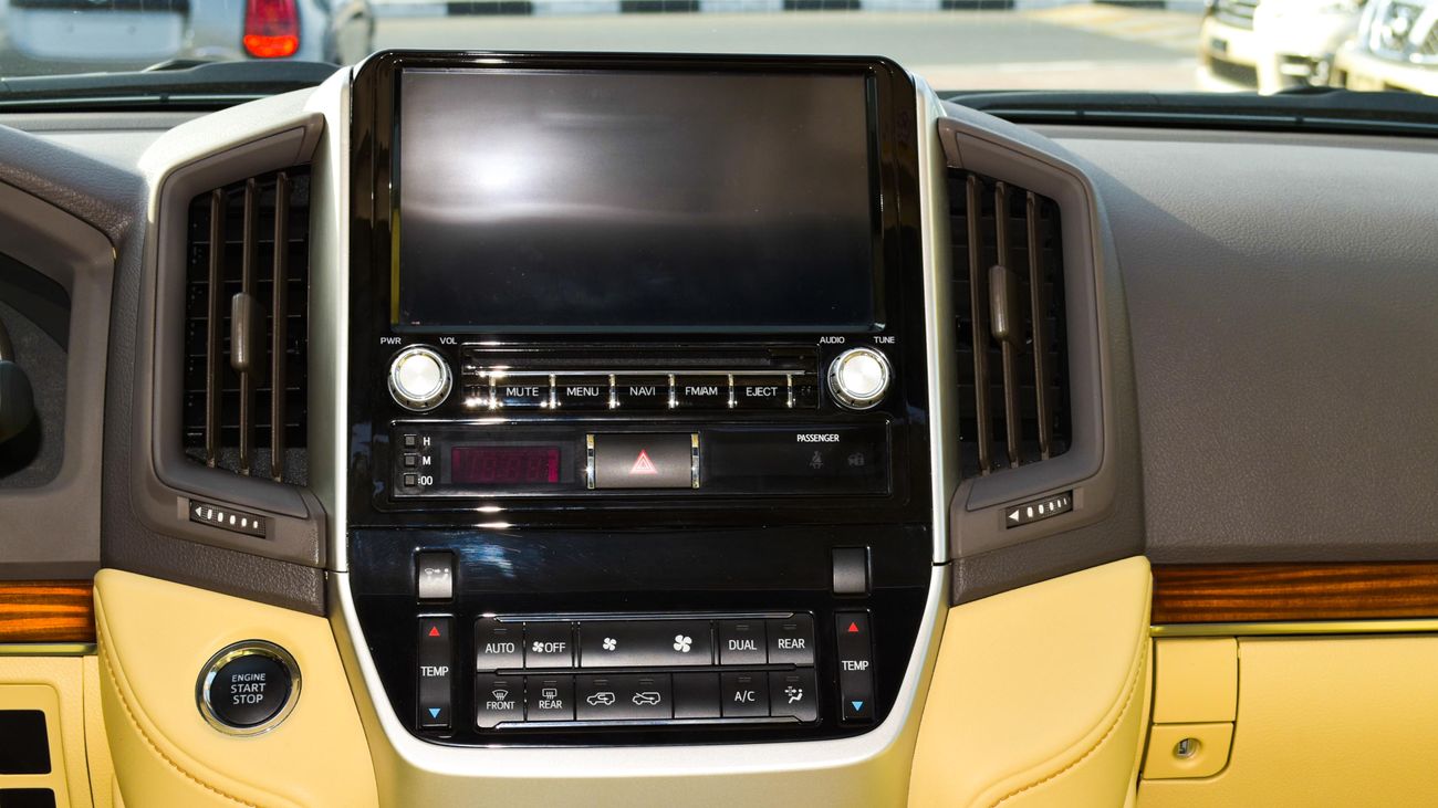 Toyota Land Cruiser GXR V8