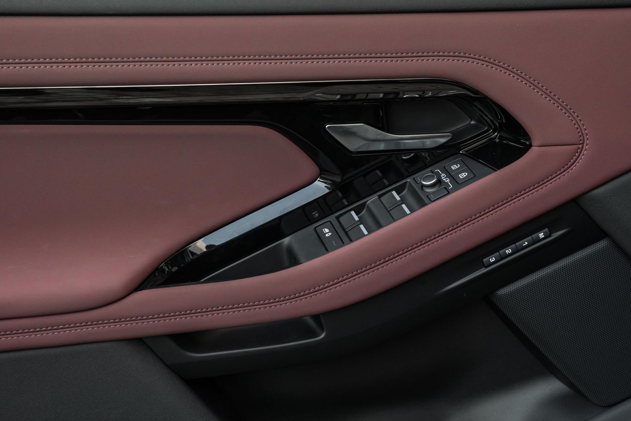 Land Rover Range Rover Evoque Range Rover | 3,721 P.M | 0% Downpayment | EVOQUE SE P250 R DYNAMIC!