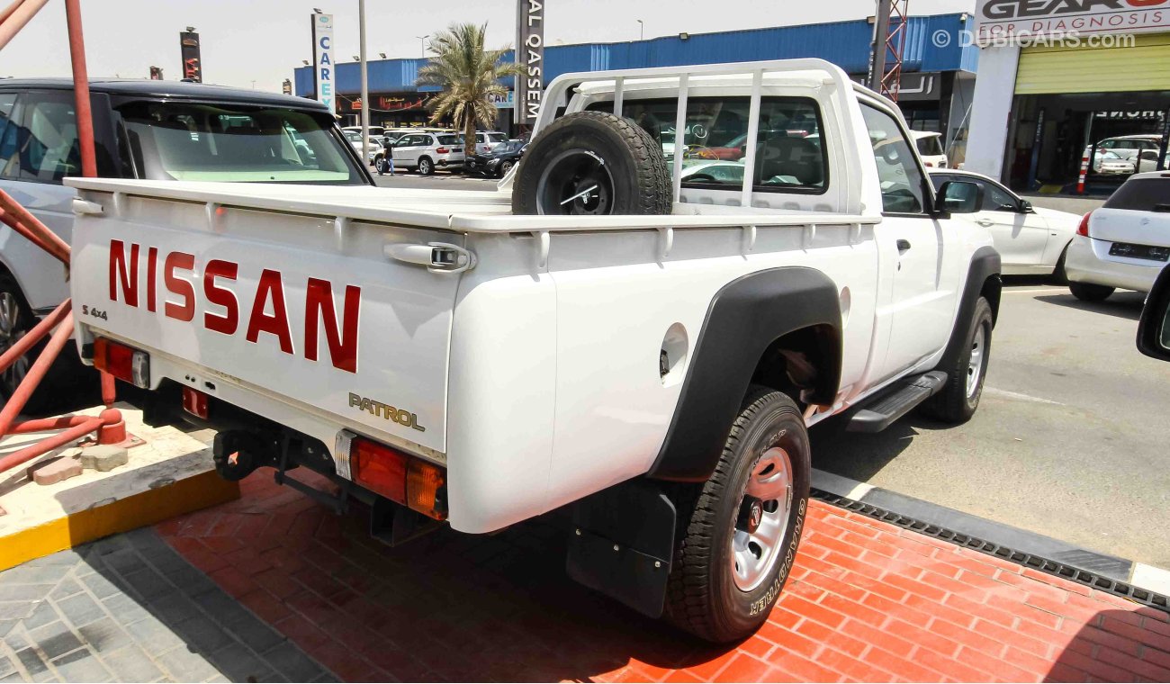 Nissan Patrol Pickup S 4x4