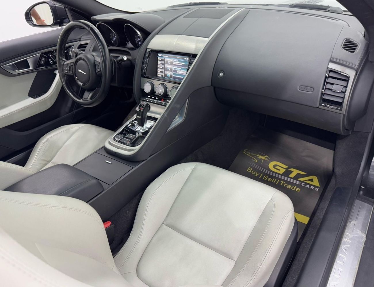 Jaguar F Type Std 3.0L (335 HP) 2015 Jaguar F-Type, Full Service History, Excellent Condition, GCC