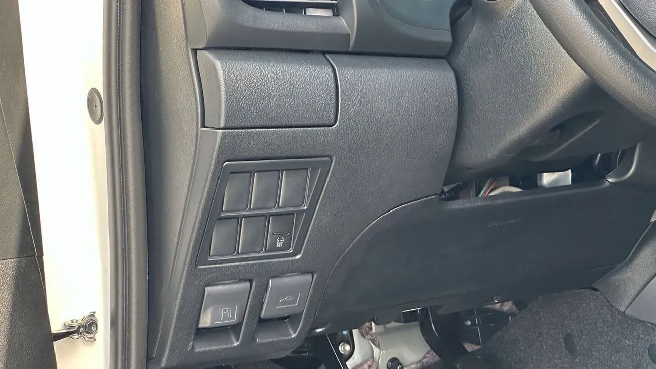 تويوتا هيلوكس Toyota/HILUX DIESEL DOUBLE CABIN 2WHEEL DRIVE /2.4L GLX MT