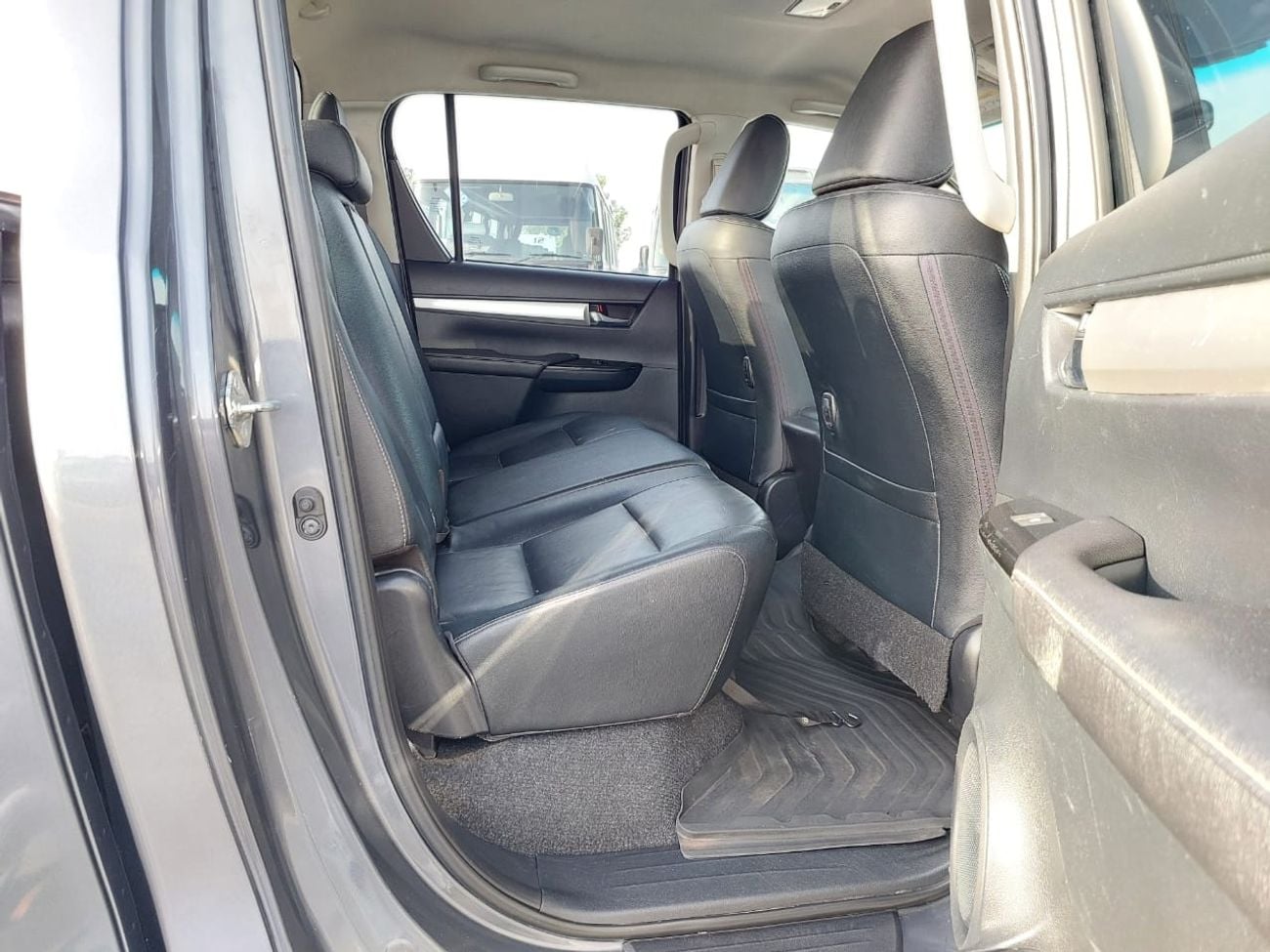 تويوتا هيلوكس TOYOTA HILUX SR5 PICK UP RHD 2017 MODEL 2.8 L DIESEL AUTOMATIC(PM93094)