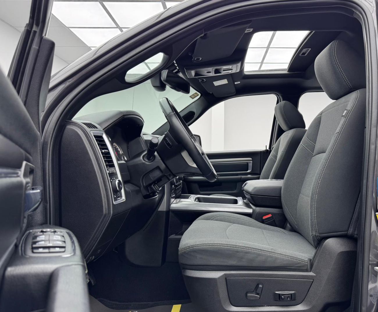 Dodge Ram Van 2022 Dodge Ram Warlock 5.7L, 2027 Dodge warranty, 2026 Dodge service contract, GCC