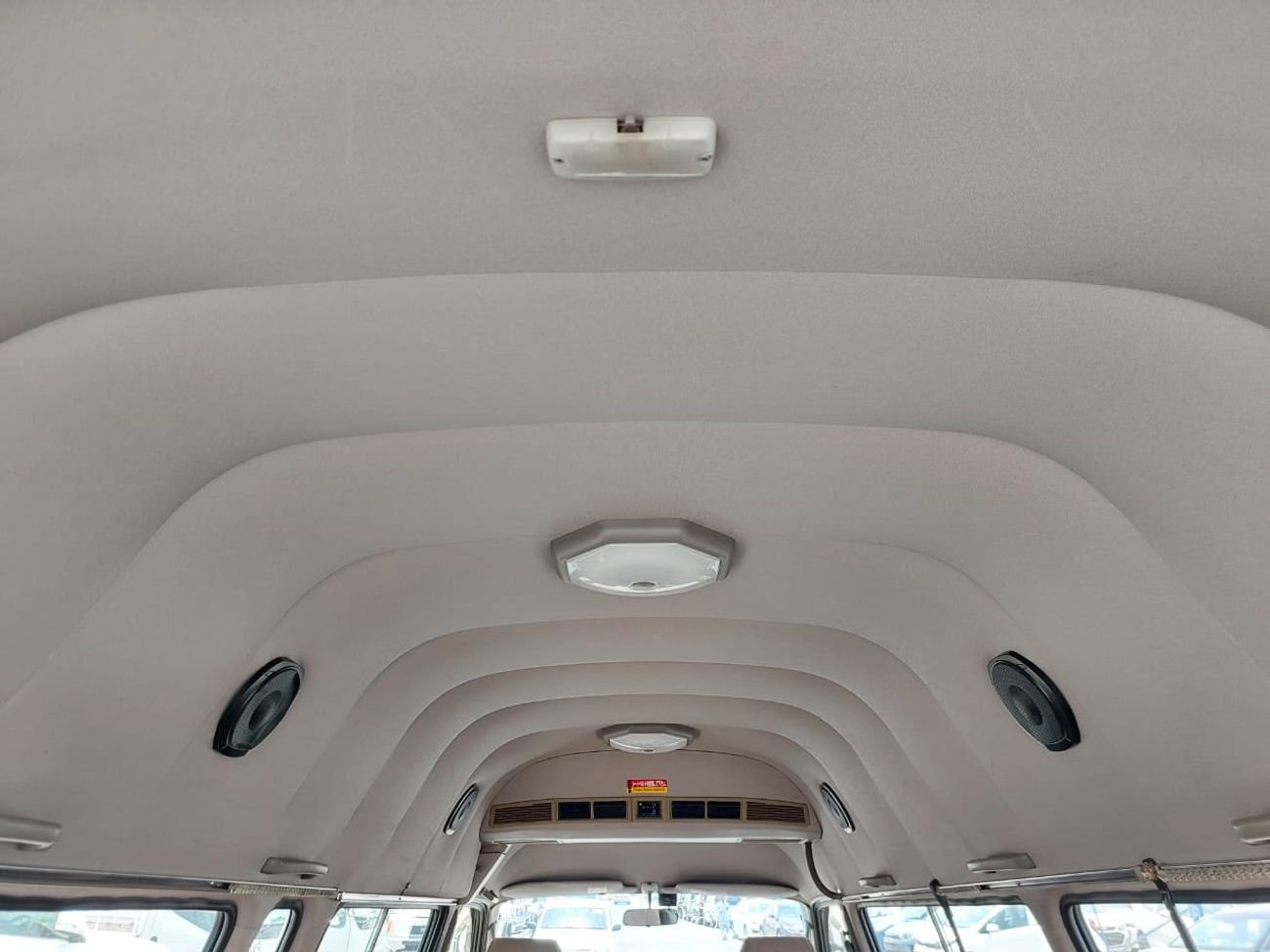 Toyota Hiace TOYOTA HIACE COMMUTER VAN RHD 2001 MODEL 3.0 L DIESEL AUTOMATIC(PM02656)