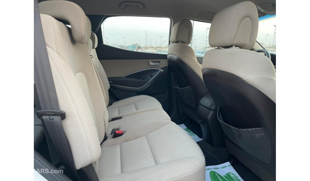 Hyundai Santa Fe Hyundai Santa Fe 2013 GCC without accidents, very clean inside and out