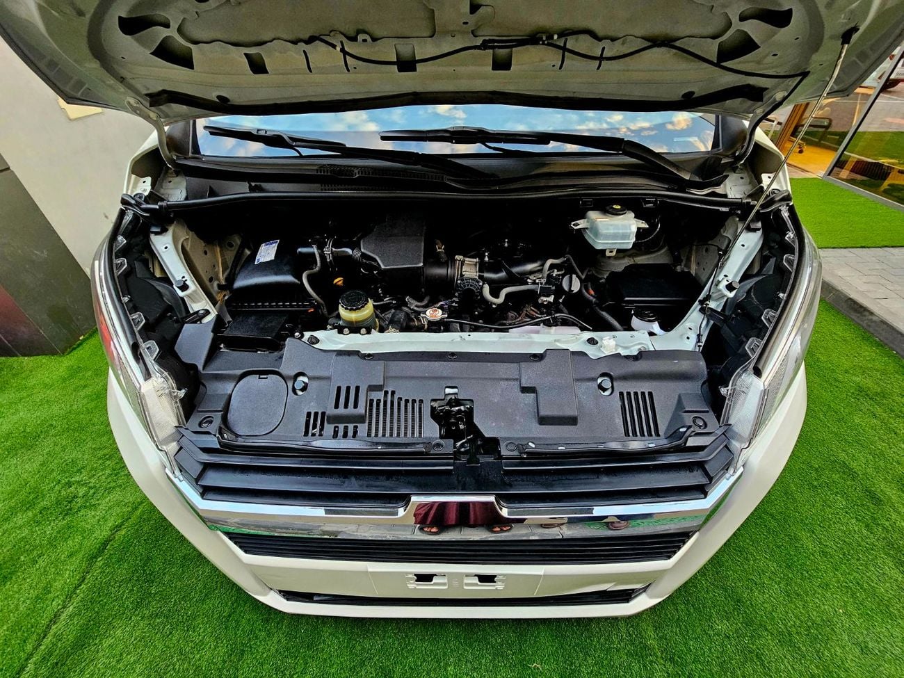 تويوتا هاياس GL PASSENGER/ PATROL MANUAL/ 3.5 V6/ LOW MILEAGE