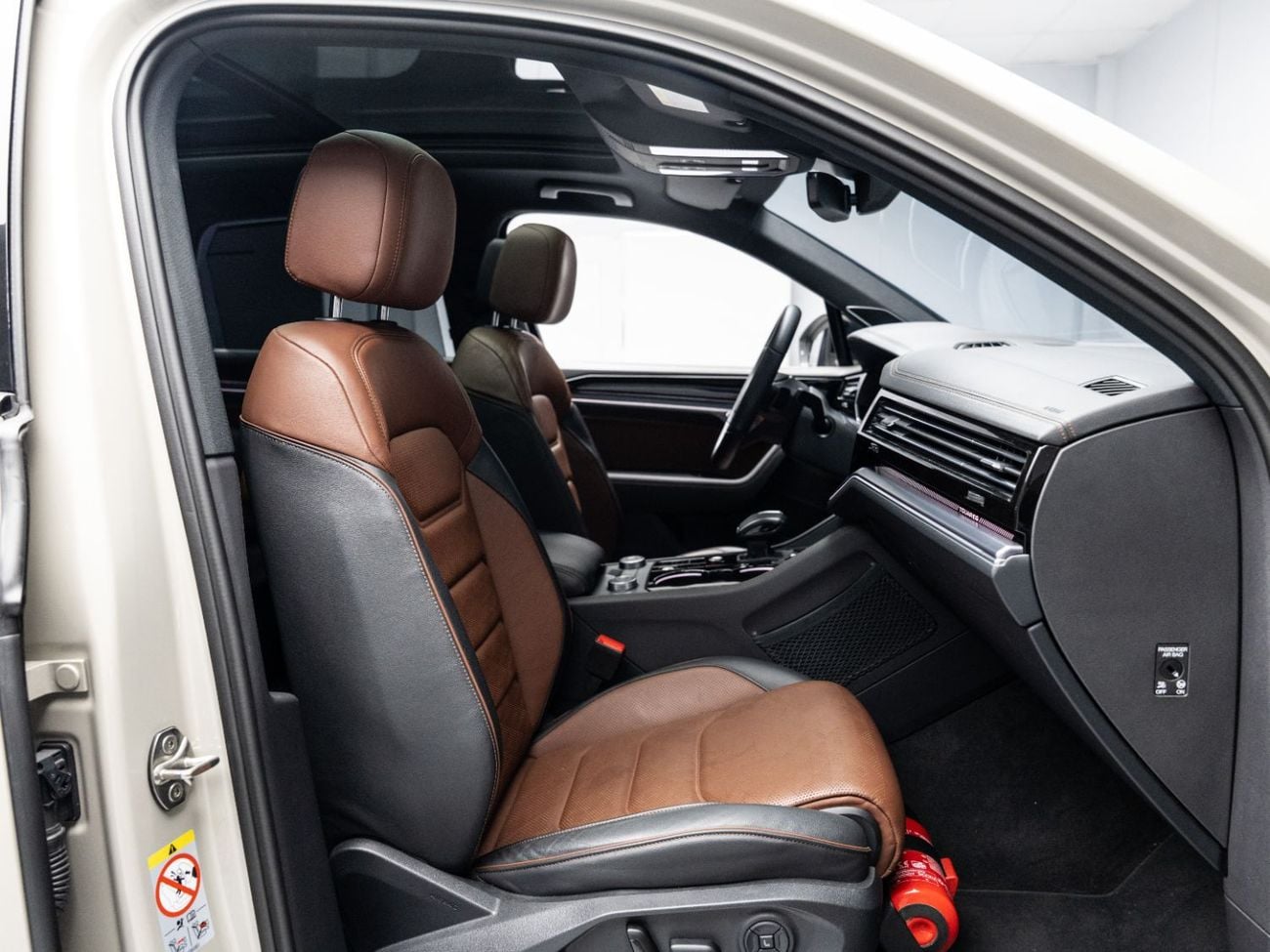 Volkswagen Touareg R-LINE BUY NOW, PAY 2027 | THE BLACKLINE STANDARD | 2029 Volkswagen Warranty + Service Contract, GCC