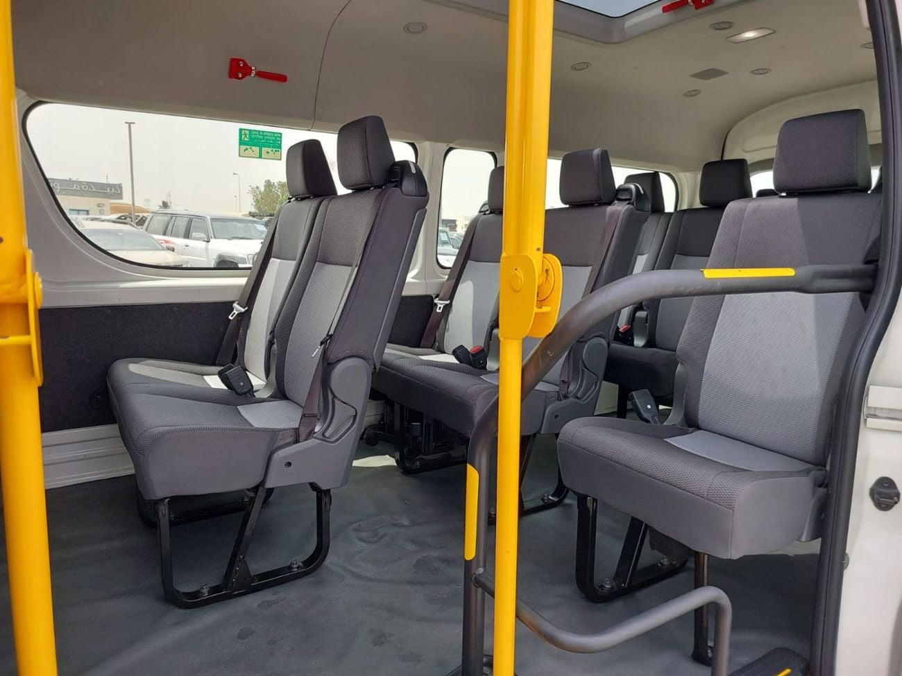 Toyota Hiace TOYOTA HIACE COMMUTER VAN RHD 2020 MODEL 2.8 L DIESEL AUTOMATIC(PM16665)