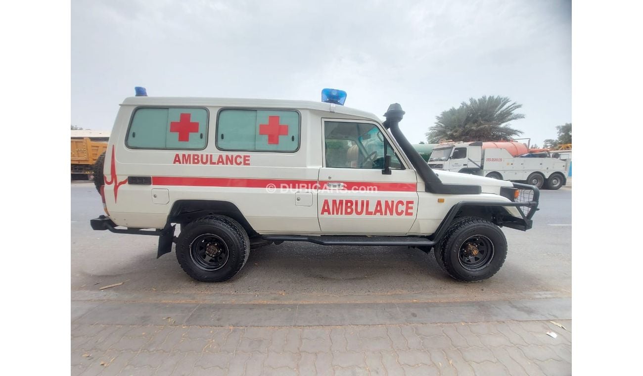 Toyota Land Cruiser 70 TOYOTA LAND CRUISER AMBULANCE RIGHT HAND DRIVE (PM1507)