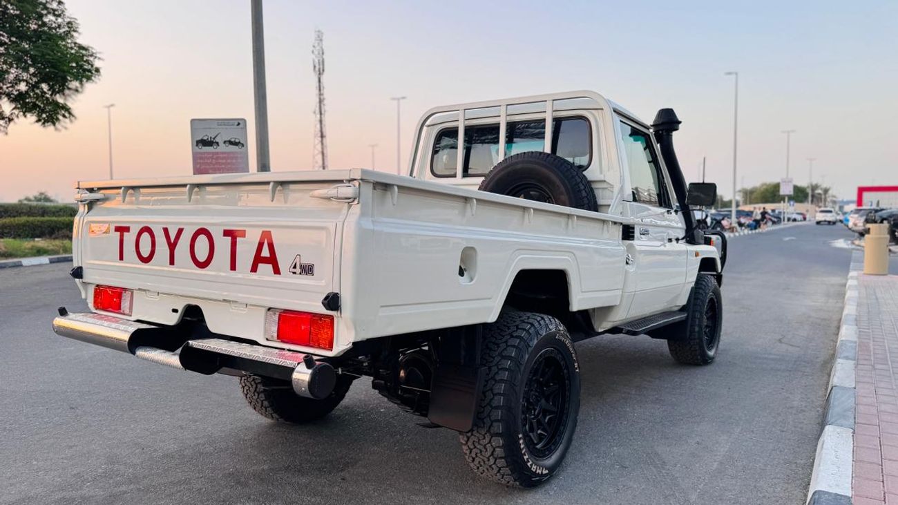 Toyota Land Cruiser Pick Up SINGLE CABIN | MANUAL TRANSMISSION | 4.2L DIESEL ENGINE | BULL BAR