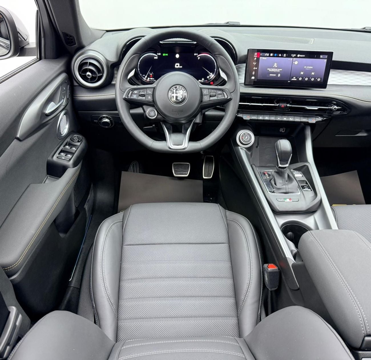 ألفا روميو تونالي 2025 Alfa Romeo Tonale Veloce, 5 Years Alfa Warranty + Service Pack, Delivery Kms, Fully Loaded, GCC