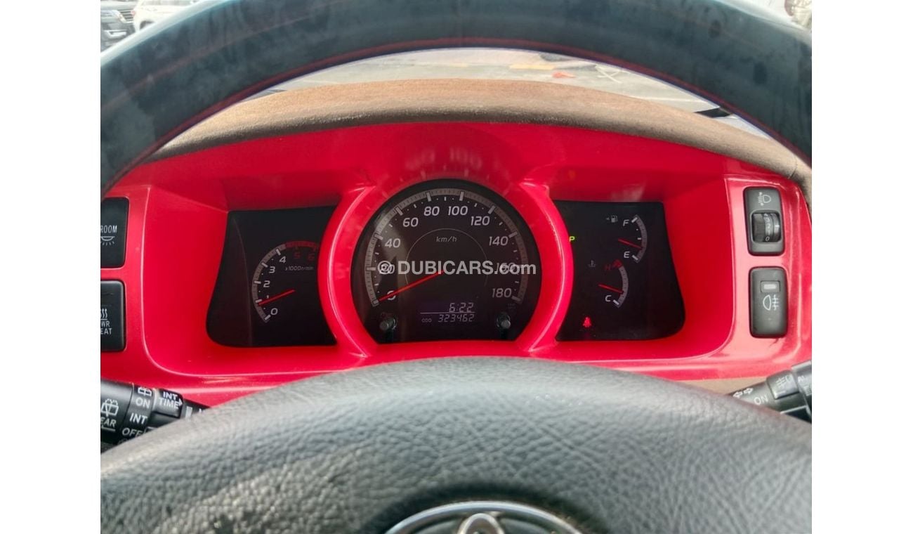 تويوتا هاياس TOYOTA HIACE VAN RIGHT HAND DRIVE(PM46703)