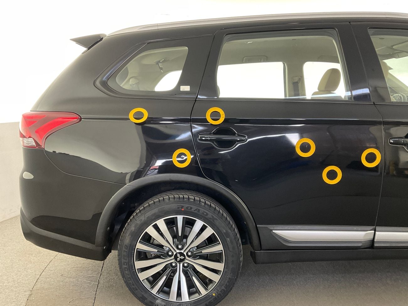 ميتسوبيشي آوتلاندر 2.5 GLX AUTO 4WD 7SEAT ML FABRIC SEATS | شامل الضمان | 0 ﺪﻔﻋﺓ ﺃﻮﻟﻯ