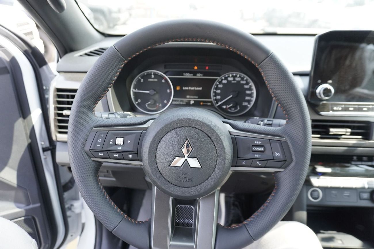 ميتسوبيشي L200 .