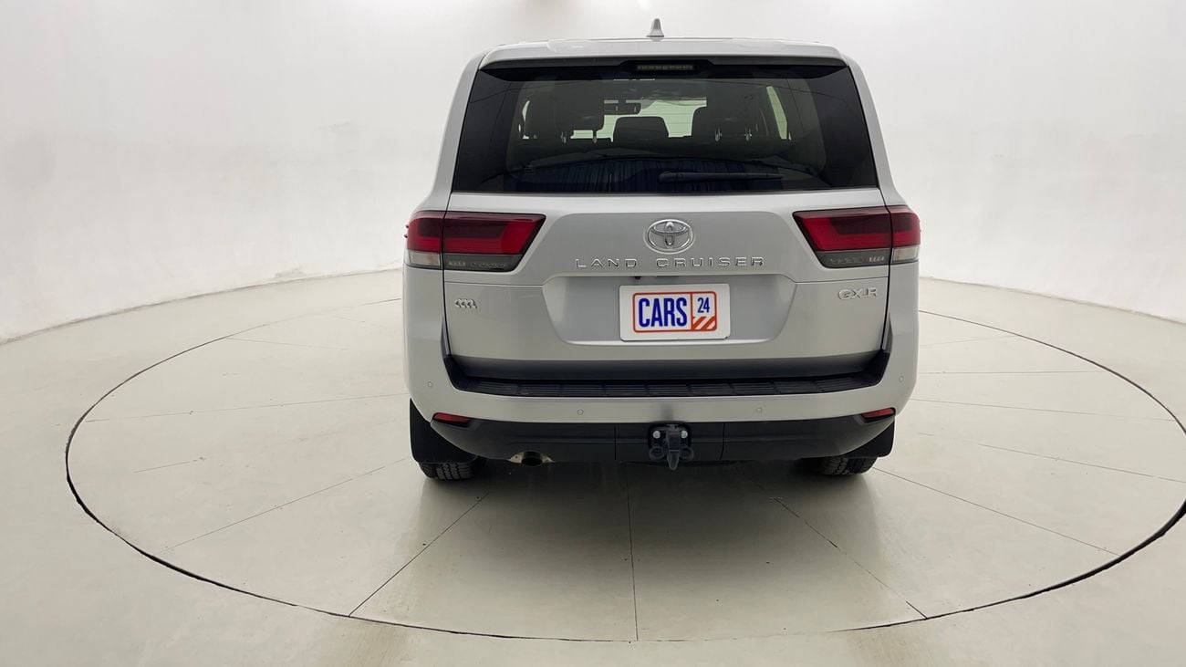تويوتا لاند كروزر GXR 4 | بدون دفعة مقدمة | اختبار القيادة في المنزل