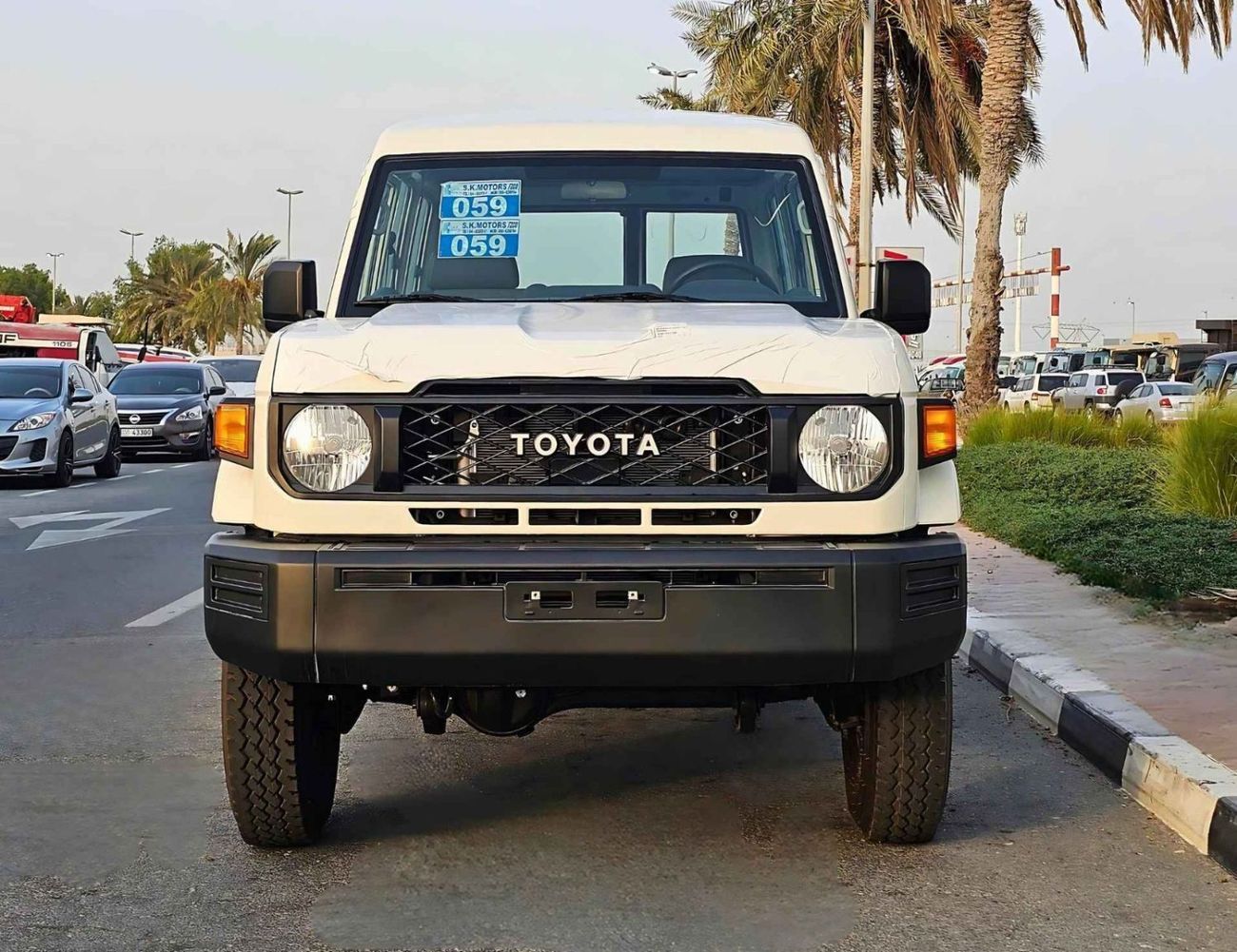 Toyota Land Cruiser 70 LC 78 HARDTOP 4.0L MT TOYOTA LAND CRUISER HARDTOP LC 78 / DIESEL 4.2L / 3 PORTAS Preço especial para Angola com Portes Inc