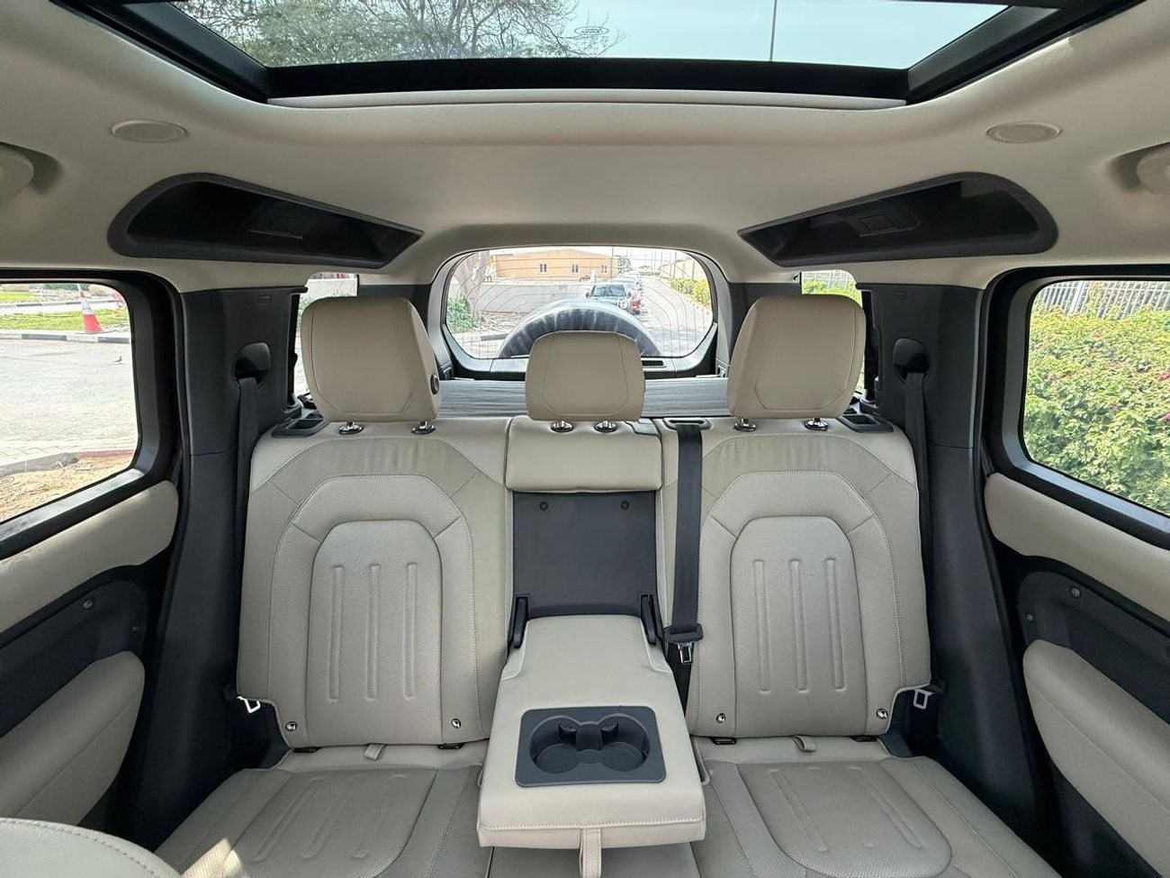 Land Rover Defender P300 110 S 2.0L (5 Seater) RAMADAN OFFER LAND ROVER DEFENDER 110S P300 2021 GCC URBAN BODY KIT FULL