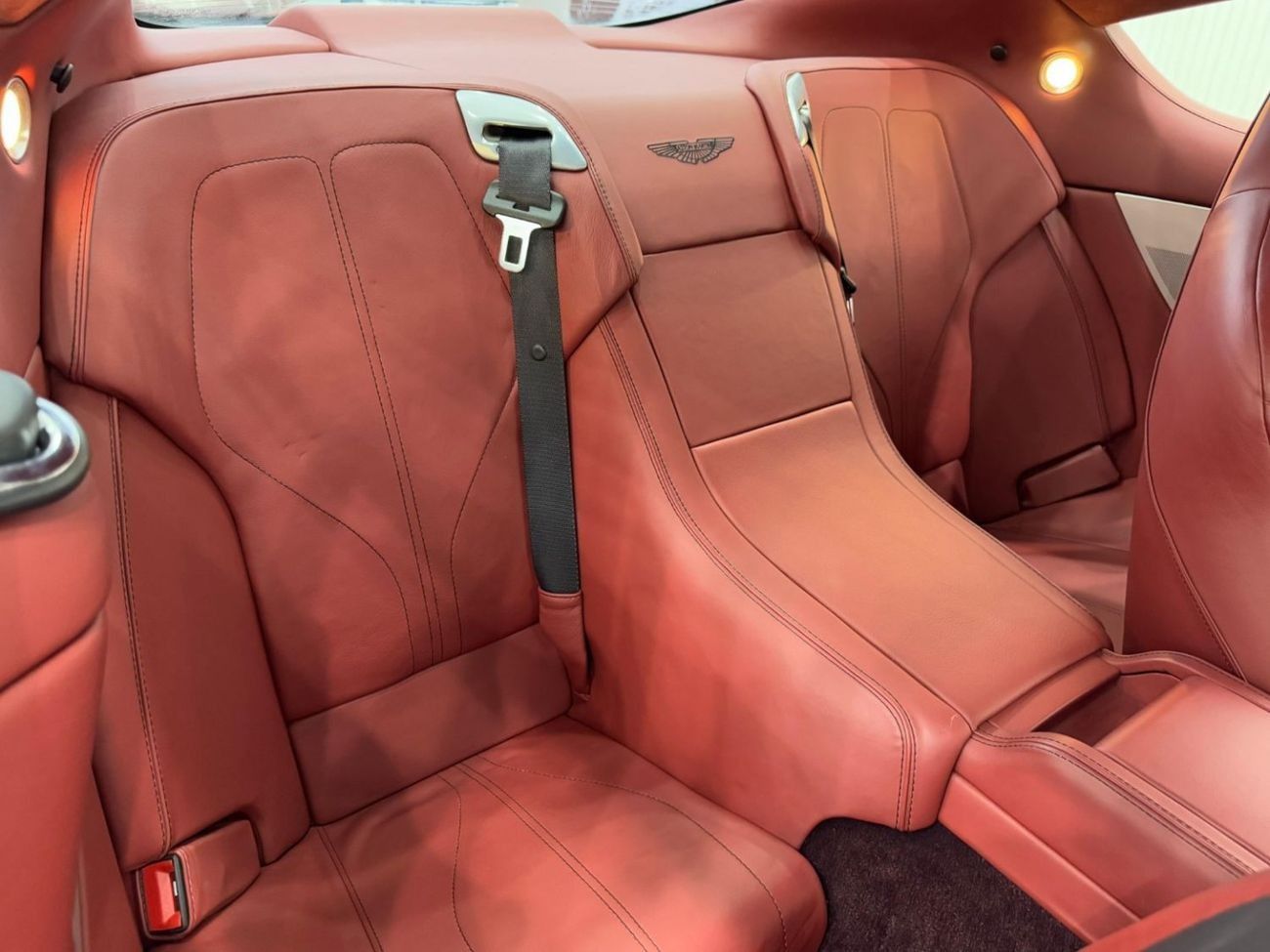 أستون مارتن فيراج 5.9L V12 2012 Aston Martin Virage V12, Full Service History, Low Kms, Excellent Condition, GCC