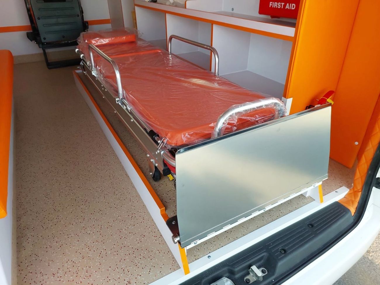 تويوتا هاياس TOYOTA HIACE VAN AMBULANCE RHD 2020 MODEL 2.8 L DIESEL AUTOMATIC(PM04638)