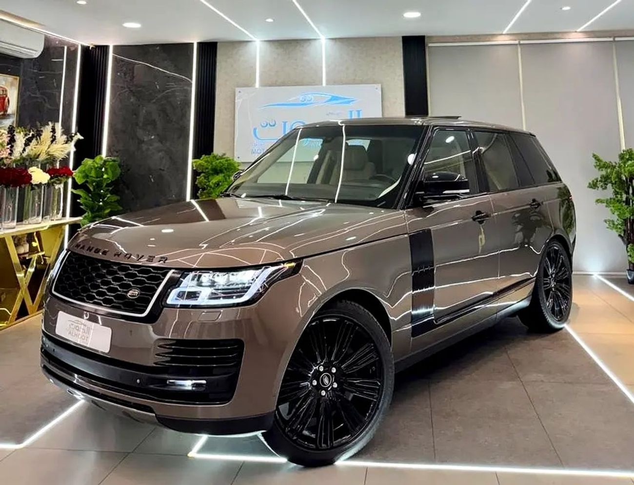 Land Rover Range Rover Supercharged 5.0L SUPERCHARGED FACELIFT RR VOGUE V8 || GCC || TOP RANGE || PERFECT CONDITION