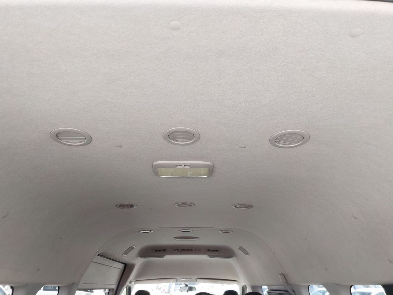 تويوتا هاياس (RAMADAN OFFER) TOYOTA HIACE COMMUTER VAN RHD 2016 MODEL 3.0 L DIESEL AUTOMATIC(PM29828)