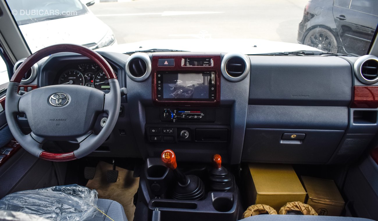 Toyota Land Cruiser Pick Up LX 4.0L V6 LIMITED PETROL