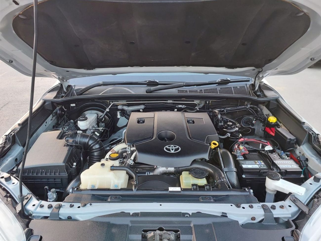 Toyota Hilux TOYOTA HILUX SR5 PICKUP RHD 2016 MODEL 2.8 L DIESEL AUTOMATIC(PM84762)