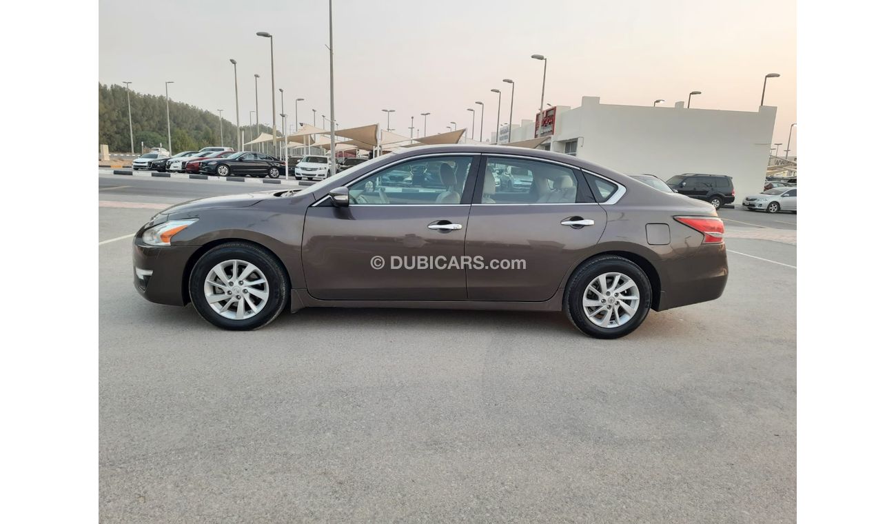 Nissan Altima Nissan Altima model 2014 Gcc very celen car km 176,000 price 22,000