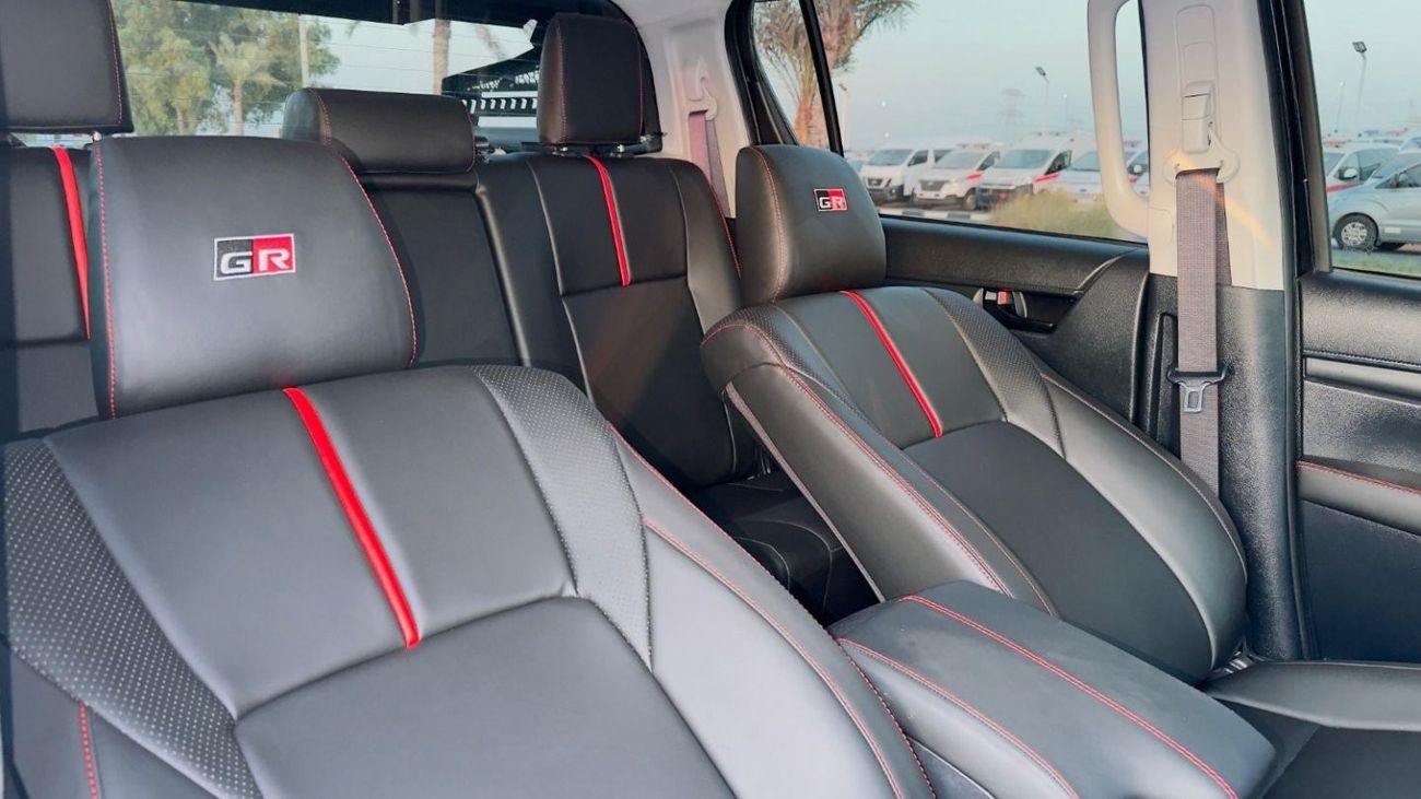 Toyota Hilux DOUBLE CABIN | PREMIUM BULL BAR WITH LED FOCUSED LIGHTS | 2.8L DIESEL | RHD | 2022