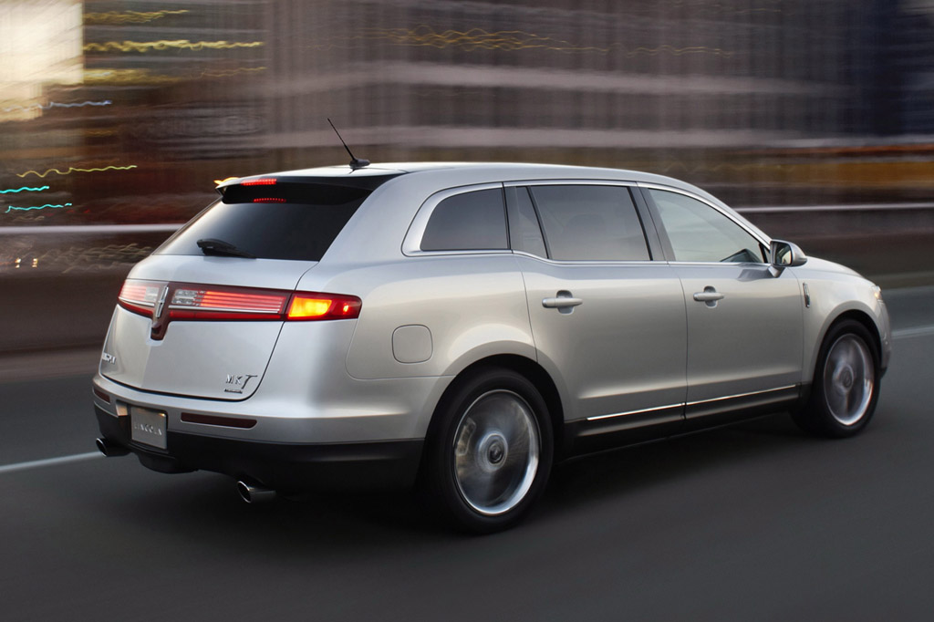 Lincoln MKT exterior - Rear Left Angled