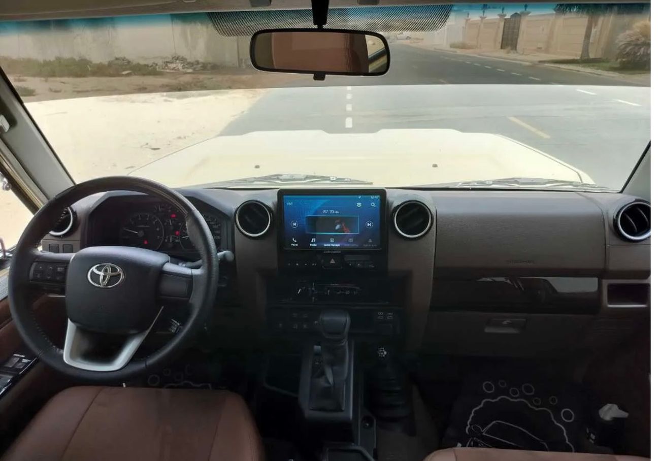 تويوتا لاند كروزر 70 DX 4.0L A/T