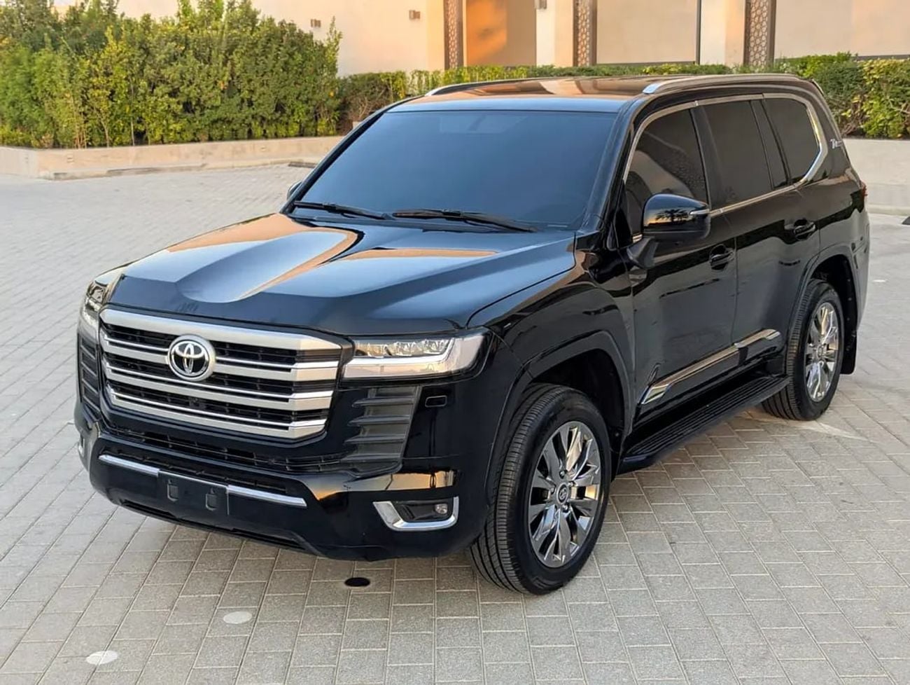 Toyota Land Cruiser GXR FACELIFTED WITH INTERIOR AND EXTERIOR V6 4.0L Excellent Condition