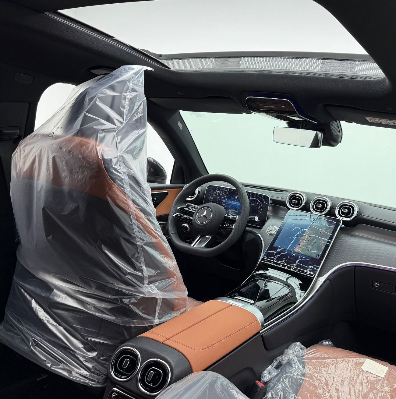 Mercedes-Benz GLC 200 4Matic *Brand New* 2025 Mercedes Benz GLC 200 AMG 4MATIC Premium Plus, 5 Year Mercedes Warranty, GCC