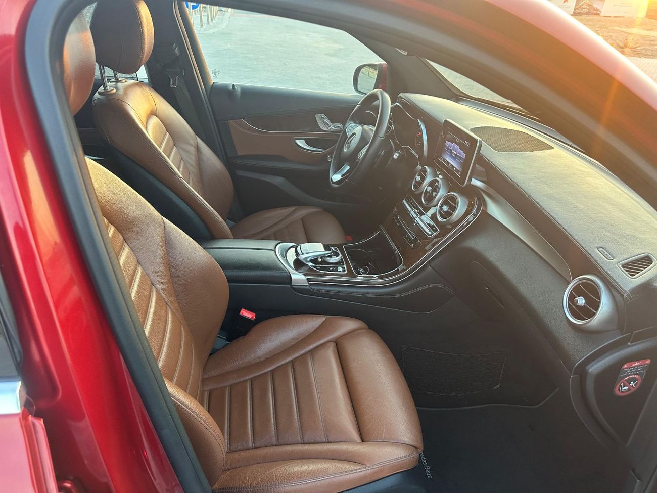 مرسيدس بنز GLC 250 4MATIC 2.0L