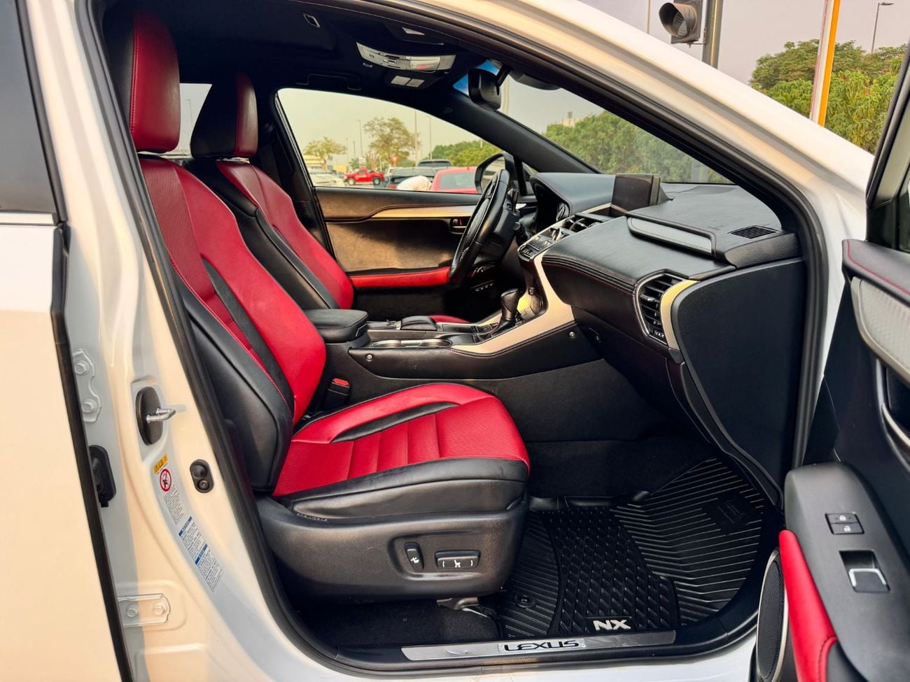 لكزس NX 300 F-SPORT PLATINUM