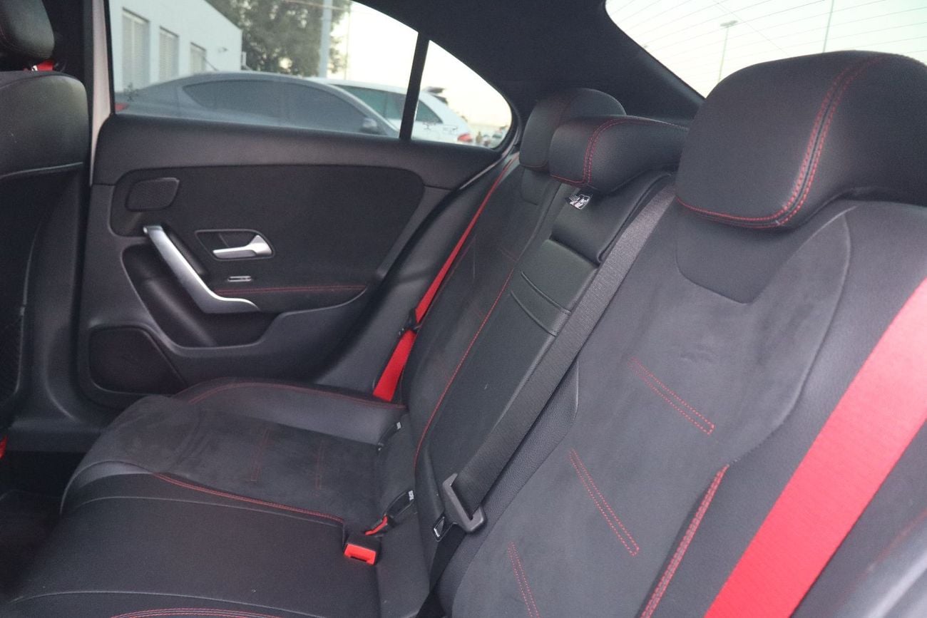 Mercedes Benz CLA35 AMG PREMIUM