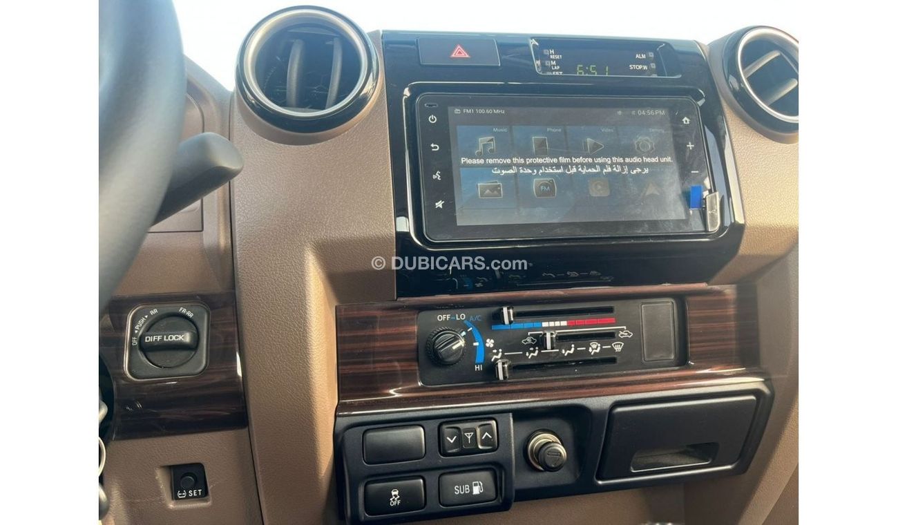 Toyota Land Cruiser Pick Up TOYOTA_LC_PICK_UP_79TH_SINGLE_4.0L_2023_FULL_OPTIONS_WHITE_BEIGE