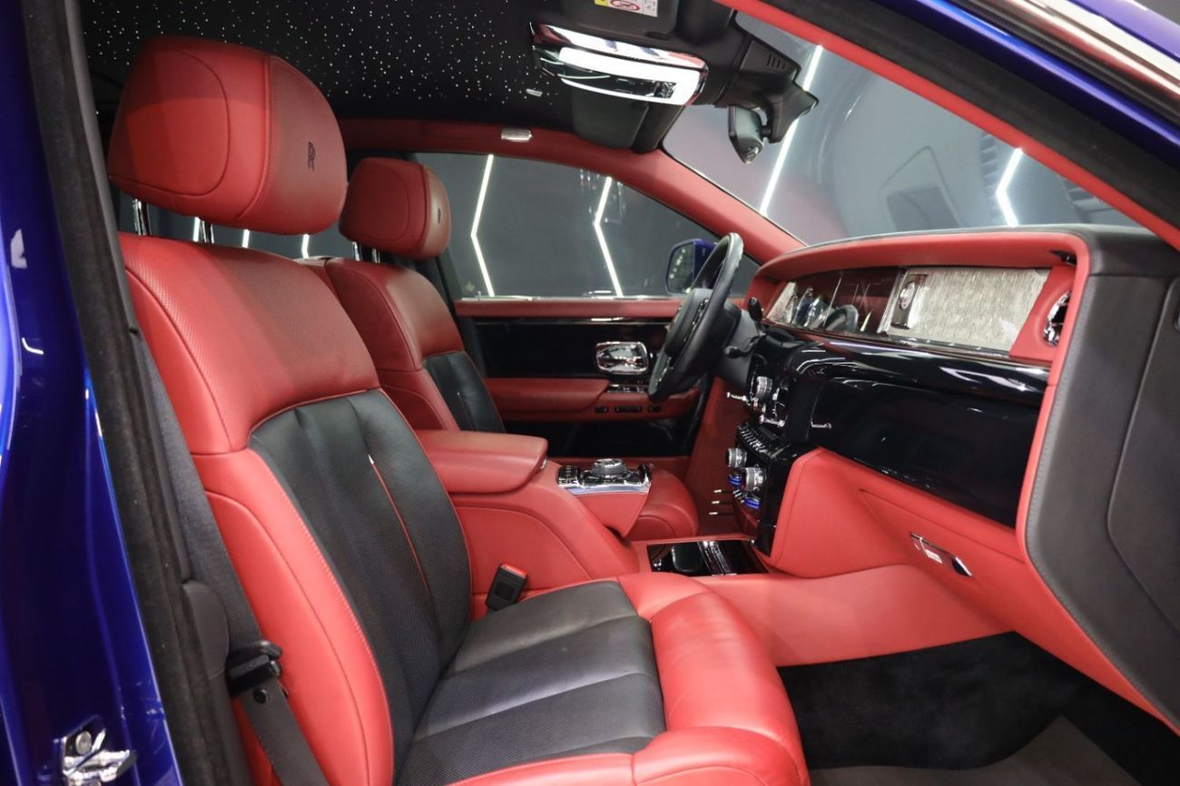 رولز رويس فانتوم Std 6.8L 2018 Phantom, Bespoke Audio, Rear-Seat Entertainment, Silver Satin Bonnet, Warranty Till 29