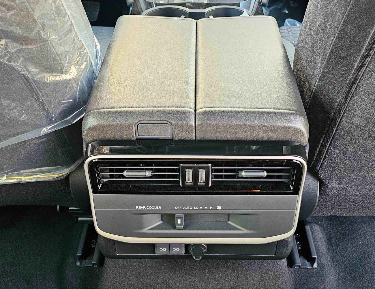 تويوتا لاند كروزر LC300 GXR / 4.0L V6 PETROL / DRIVER PWR SEAT / SUNROOF / CODE # 69075