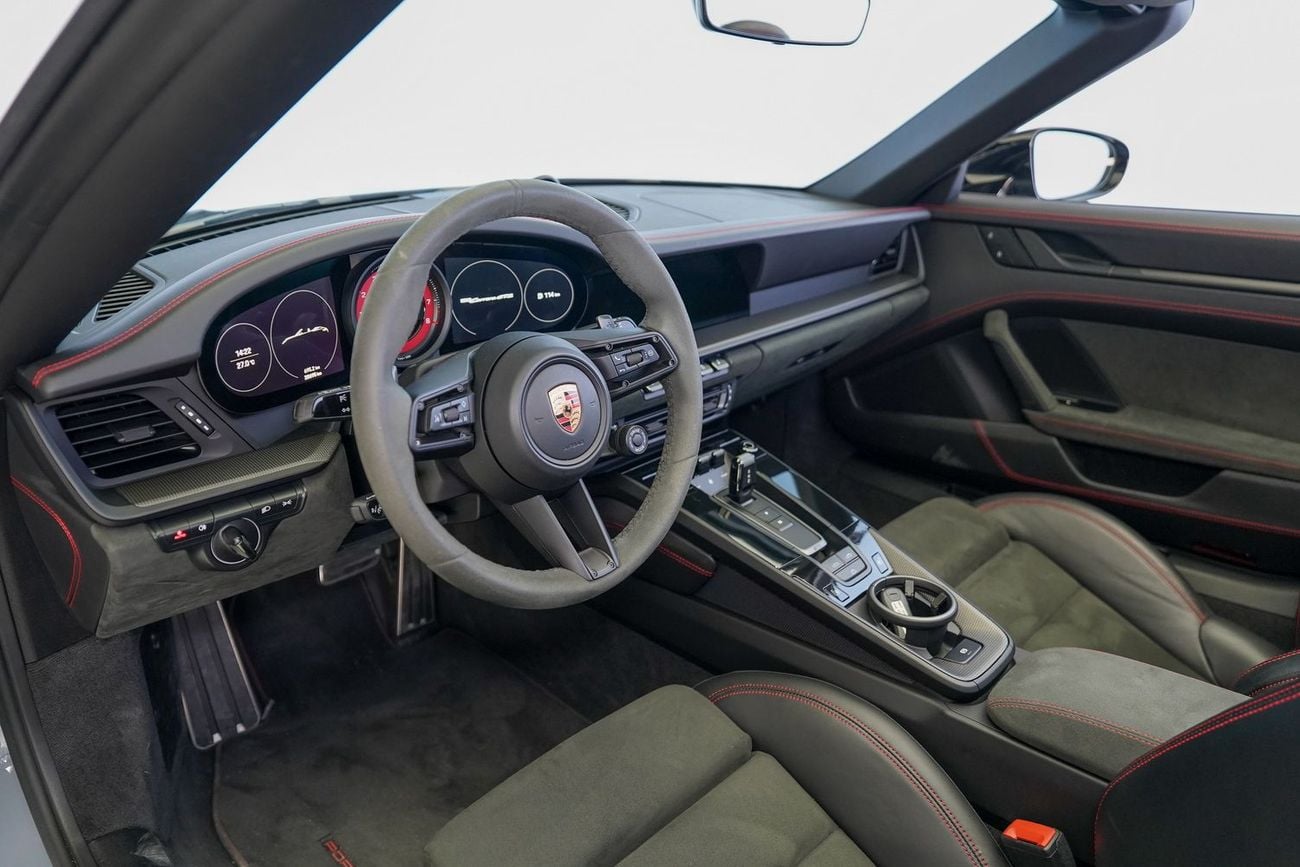 بورش 911 Carrera GTS 3.0L (450 HP) Convertible